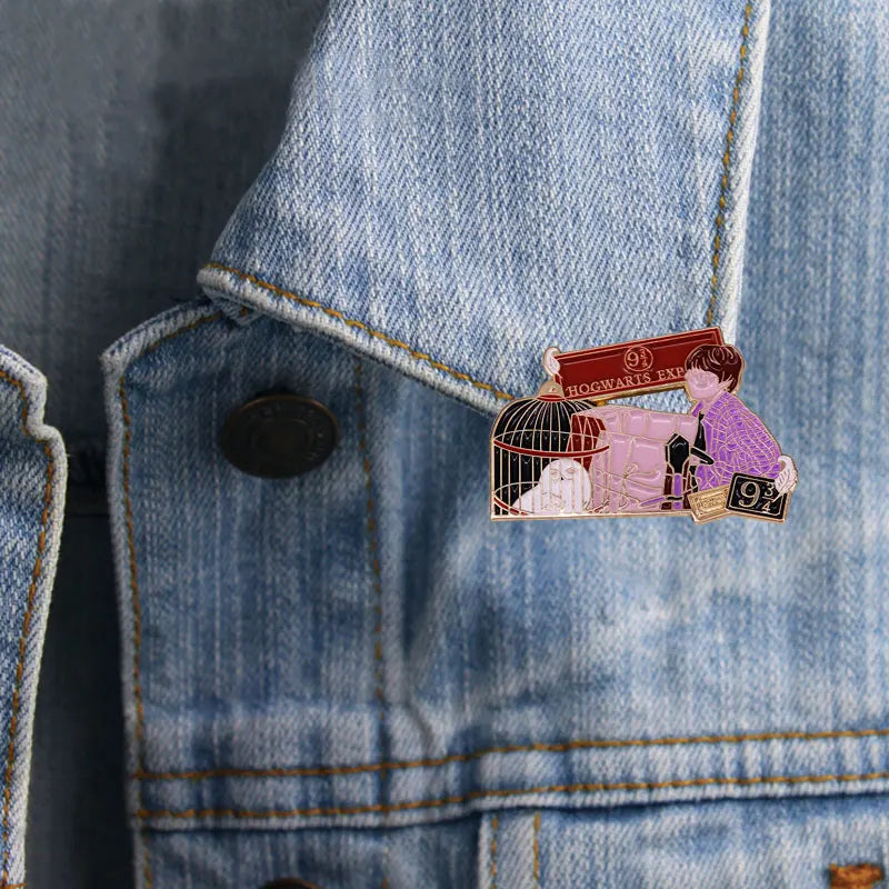 Wizarding World Express Platform Baggage Pin - Image 4